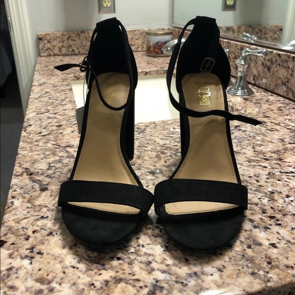 Black strappy heels - Picture 4 of 4